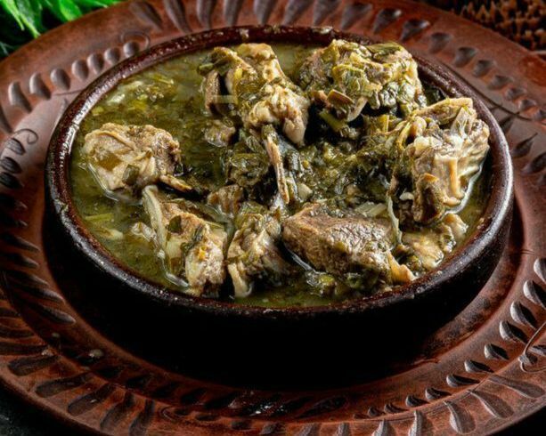 Çakapuli (quzu əti, göyərti, ağ çaxır, tkemali sousu, alça) 
