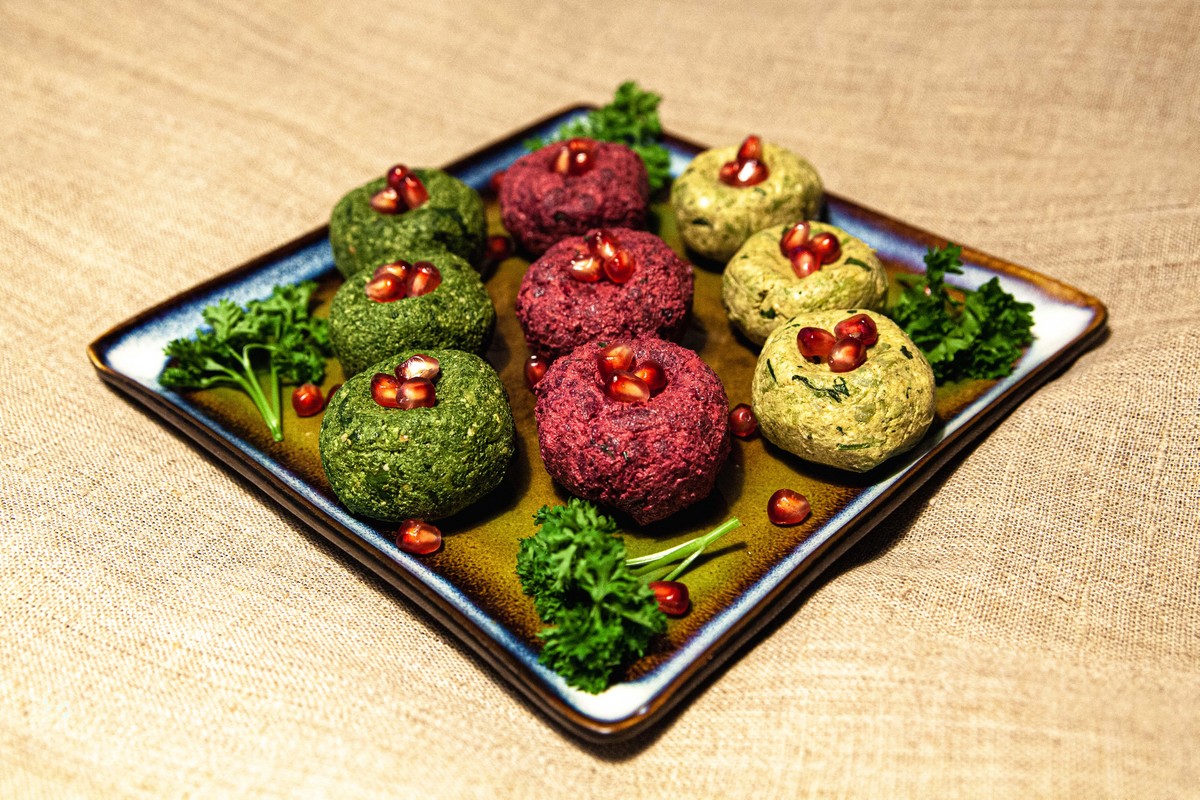Pxali assorti (qoz ləpəsi, ıspanaq, kök, çuğundur, gürcü ədviyyatları)